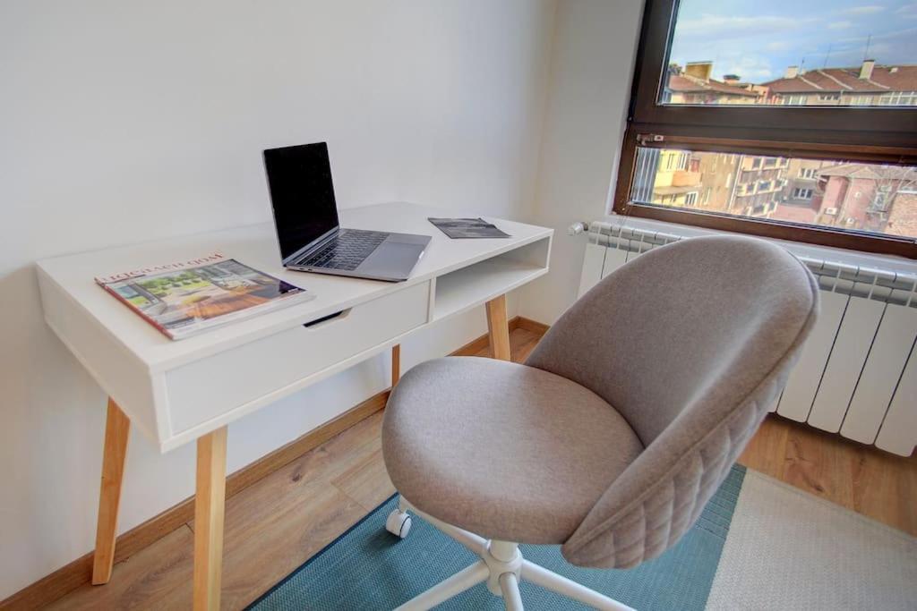 Spacious Home Office With Secure Garage In Sofia Bagian luar foto