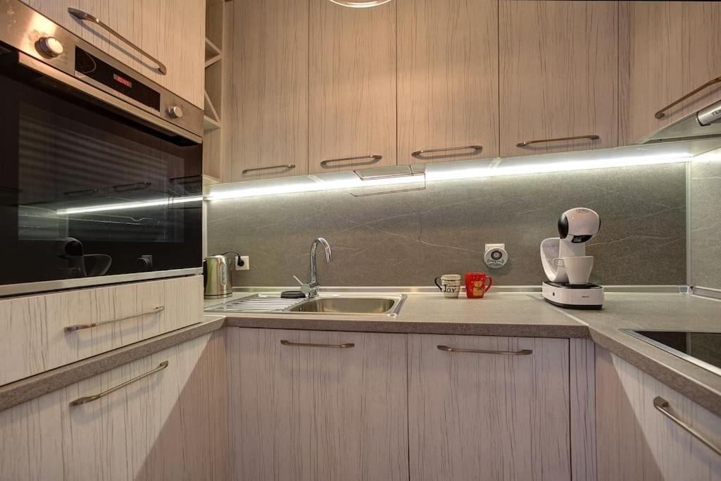 Spacious Home Office With Secure Garage In Sofia Bagian luar foto
